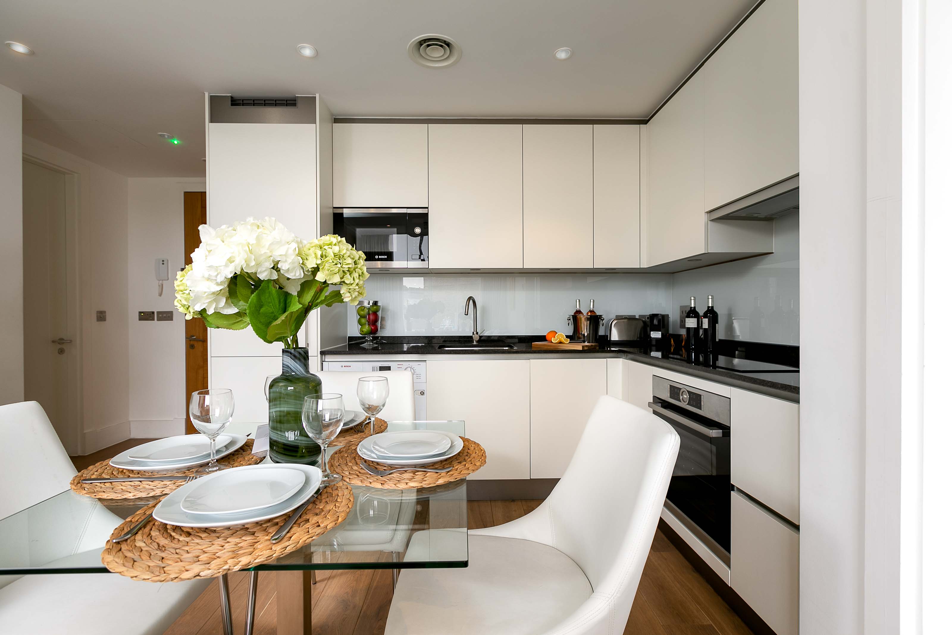 Lovelydays luxury service apartment rental - London - Covent Garden - Prince's House 506 - Lovelysuite - 2 bedrooms - 2 bathrooms - Luxury kitchen - b7bc760f8451 - Lovelydays